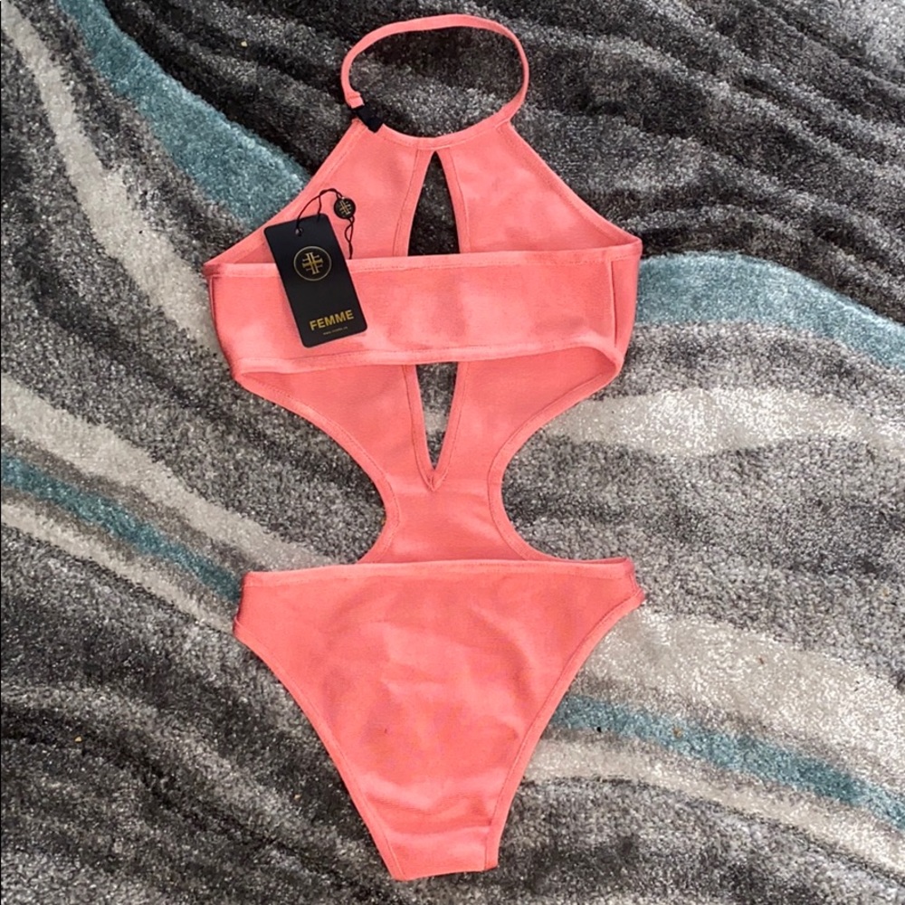 Monokini - Picture 3 of 4